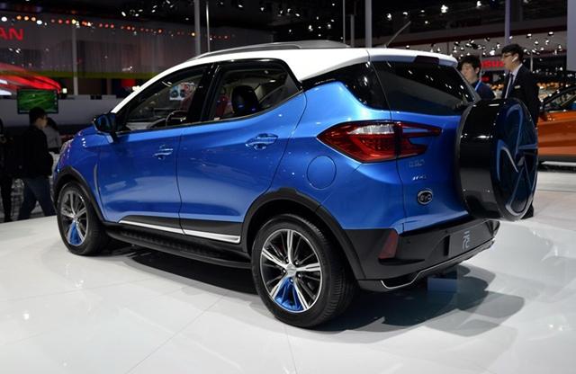 �ȁ���Ԫ����һ�������� ��һ����С��SUV