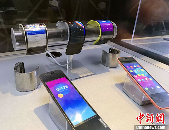 ��(d��ng)?sh��)ؕr�g6��9�գ������f��ɽ���Ї�(li��n)�뼯�F(tu��n)�e�k�ڶ���ȫ��Ƽ���(chu��ng)�´����Lenovo Tech World���������L��CEO��Ԫ�c���ְl(f��)��ȫ����֙C(j��)��ȫ���׿���dTango���g(sh��)��AR���������֙C(j��)�ȶ��(xi��ng)�ʽ�a(ch��n)Ʒ��������ӛ�� ���� �z