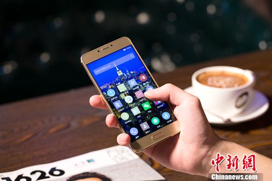 ���¾W6��14��� 6��13��������Sϵ����ƷS6 Pro��ʽ�l����ȫ�µĽ���S6 Pro����4GB RAM+64GB ROM�ȴ桢ҕ�l���r���ǰ��ָ�y���т�߅��ݙ����������΄չ��ܺ��p΢�Ź��ܵȵ������������M�߿�ͨ�^�����پW���������T���M��ُ�I����ҫ��õ�������y��ɫ���x���ۃr1999Ԫ��