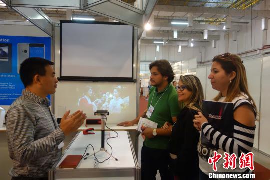 �D�飺����͑��Ї�һ��ͶӰ�֙C���dȤ�� Ī���� �z