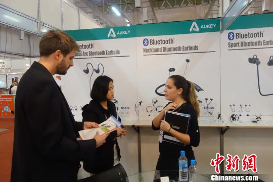 �D�飺����͑��Ї�һ��ͶӰ�֙C���dȤ�� Ī���� �z