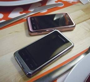 萬事通搶先推出國產首款千萬像素手機